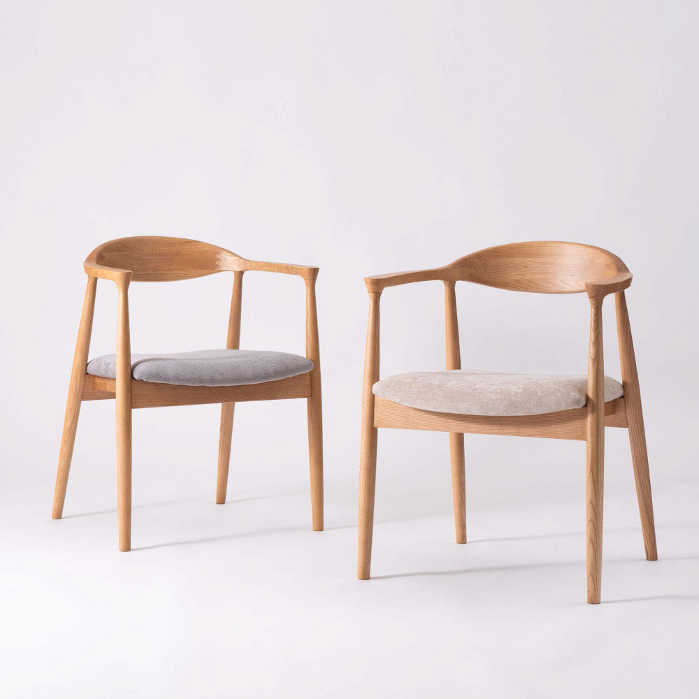 肘掛け付き北欧ダイニングチェア