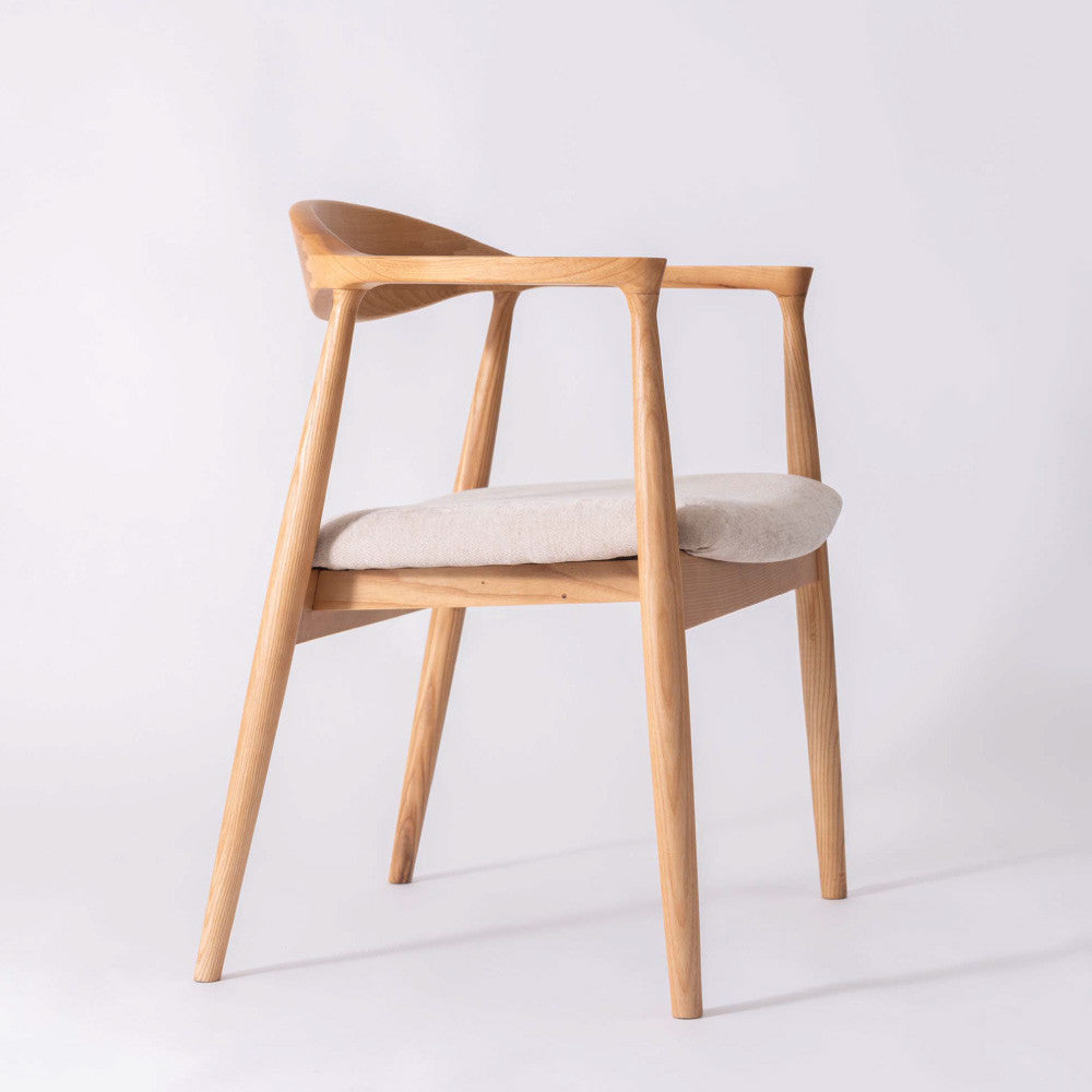 肘掛け付き北欧ダイニングチェア