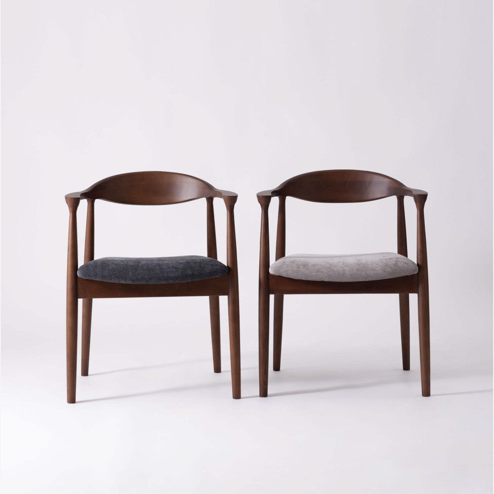 肘掛け付き北欧ダイニングチェア