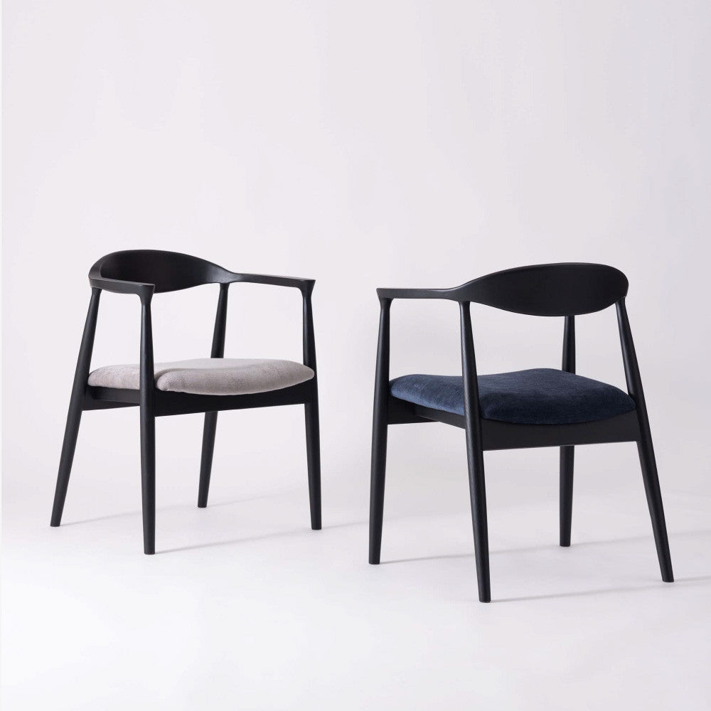 肘掛け付き北欧ダイニングチェア