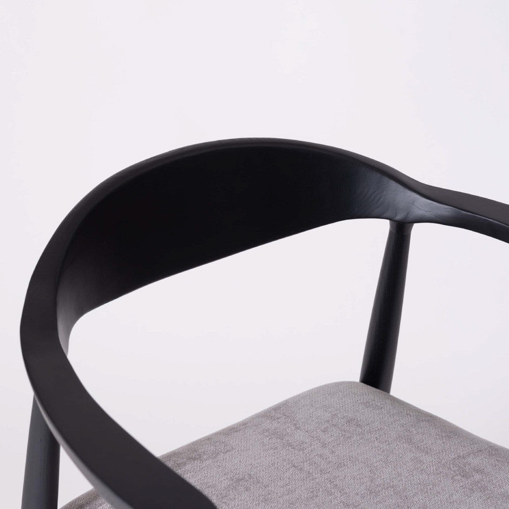 肘掛け付き北欧ダイニングチェア