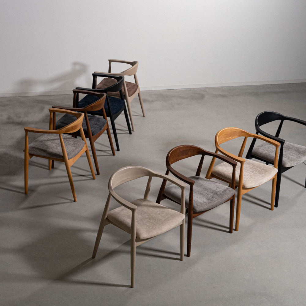 肘掛け付き北欧ダイニングチェア