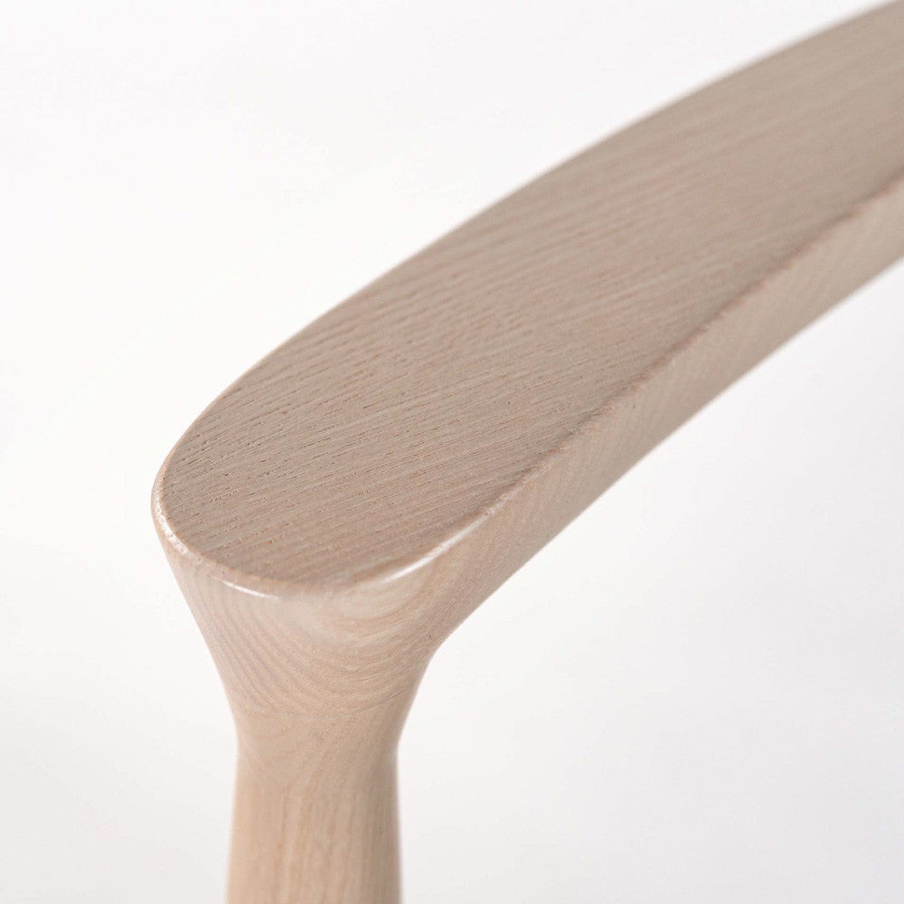 肘掛け付き北欧ダイニングチェア