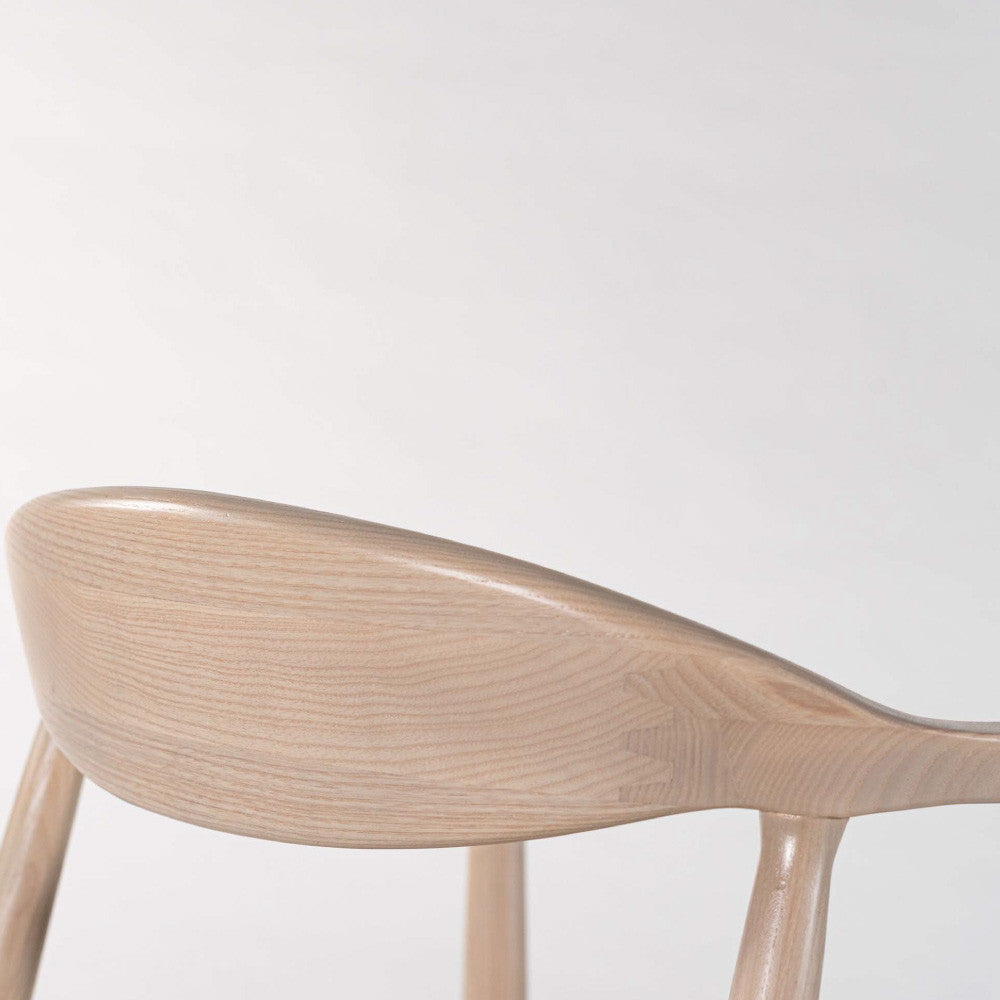 肘掛け付き北欧ダイニングチェア