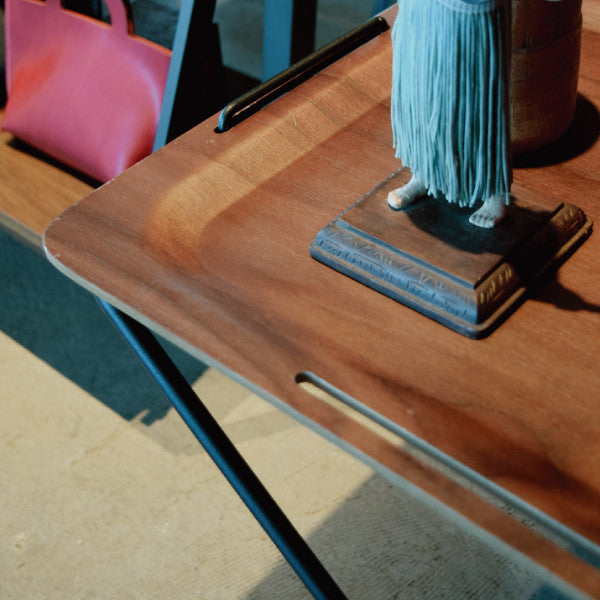 フォールディングテーブル