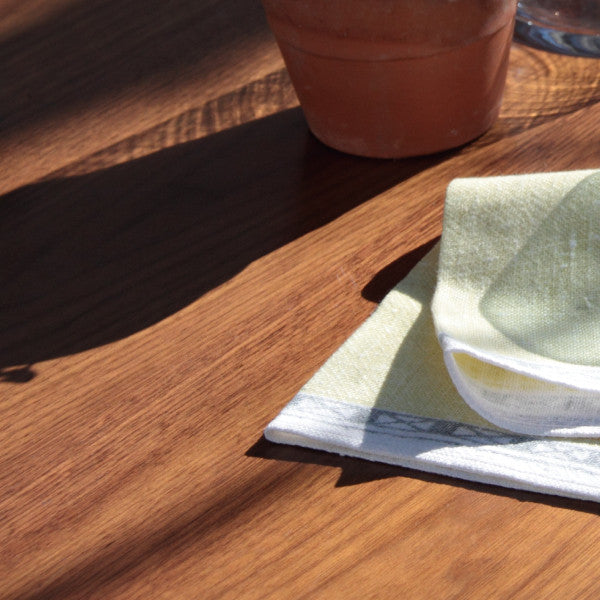 ダイニングテーブル