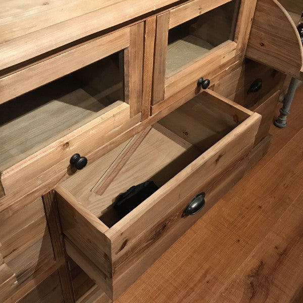 ディオン　サイドボード